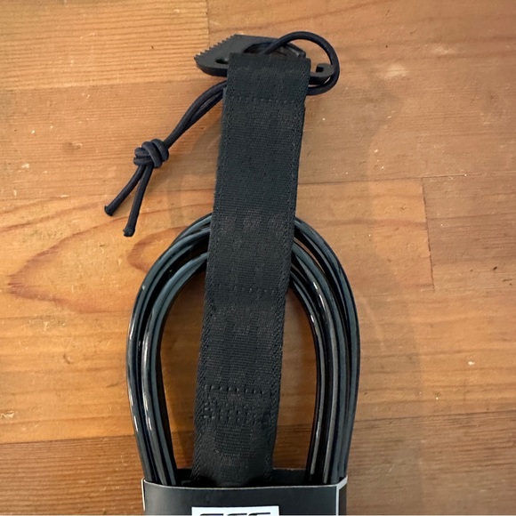 NWT FCS 8 All Round Essential Series Leash - Recommended Wave Size: 2 - 8 ft - Picture 7 of 9